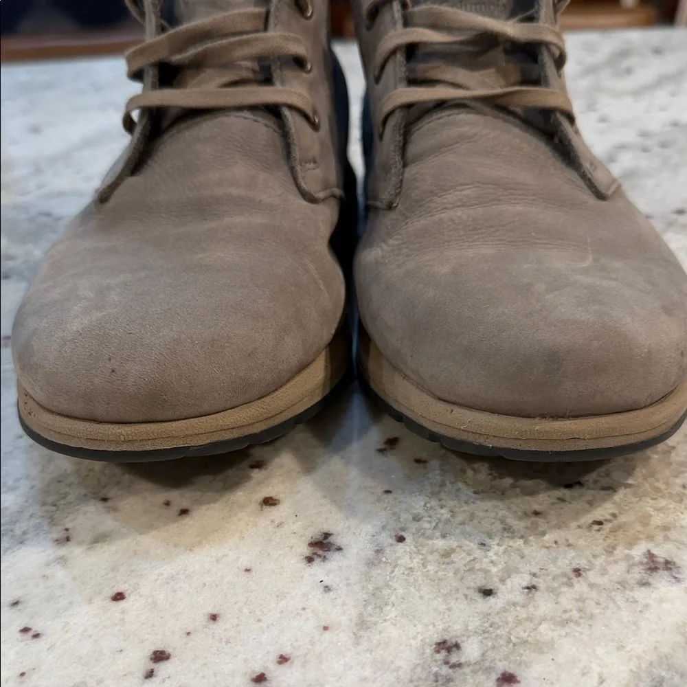Columbia Men's Tan Soft SuedeLeather Boots.